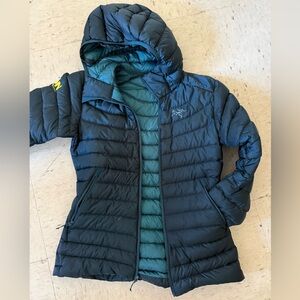 Arc'teryx rain / ski puffer jacket, dark blue NWOT